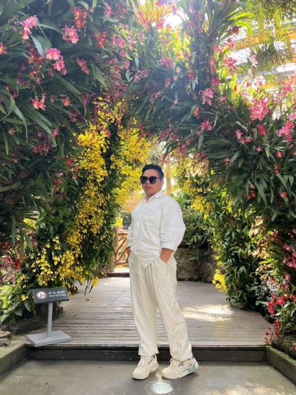 少一点的第一张照片--太原闪婚服务中心